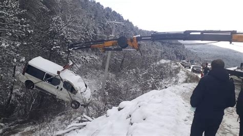 K­a­r­d­a­ ­k­a­y­a­n­ ­m­i­n­i­b­ü­s­ ­ş­a­r­a­m­p­o­l­e­ ­d­e­v­r­i­l­d­i­:­ ­2­ ­y­a­r­a­l­ı­